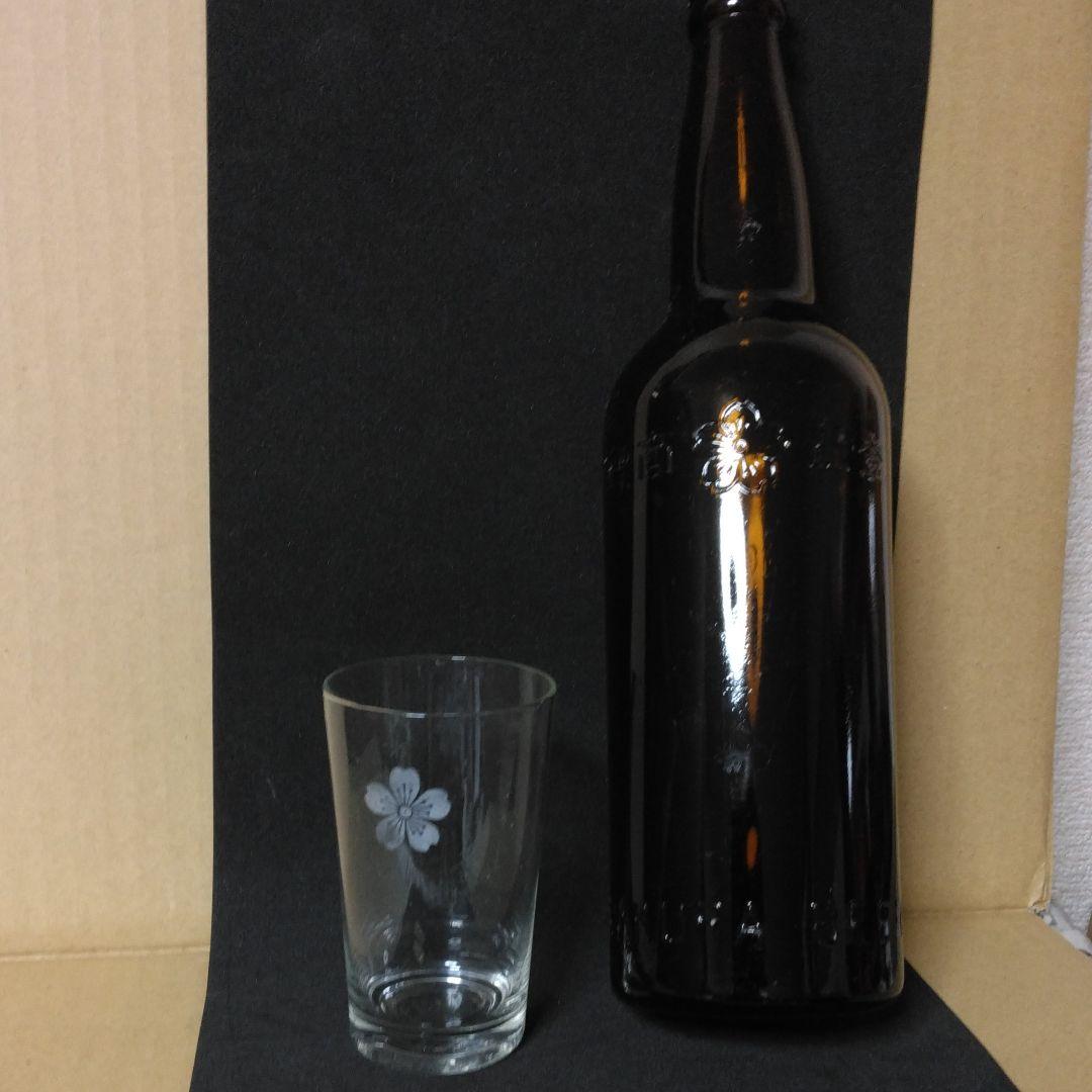 ★戦前のサクラビール瓶とサクラ花の入ったコップ