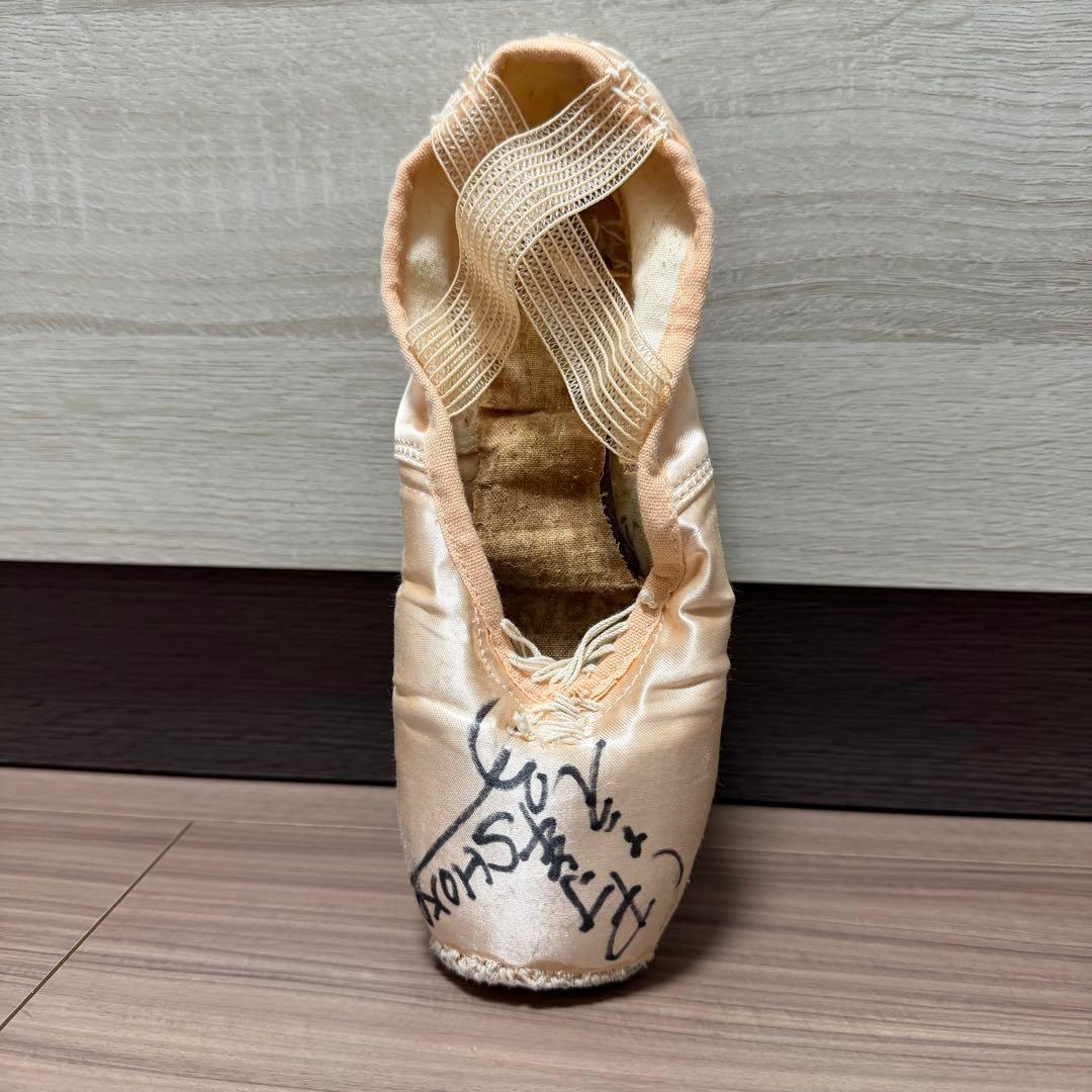 中村祥子　サイン入りトウシューズ