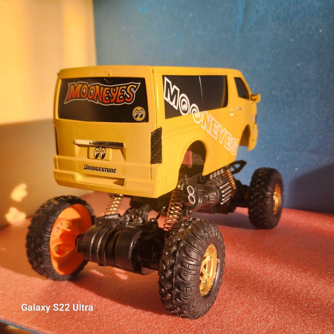 ハイリフト　ハイエースムーンアイズ、モンスタートラック風