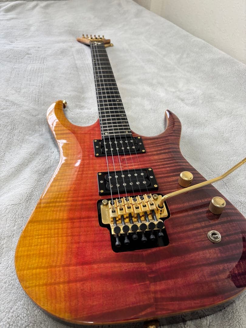 PARM BAY分厚いフレイムメイプルのギター