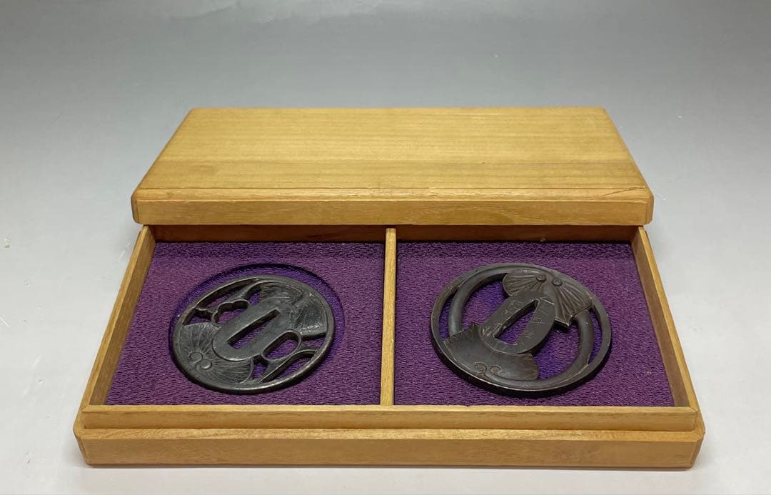 鍔　2枚　越前住記内　在銘　鉄地　象嵌　刀装具　武具　箱付　e2431