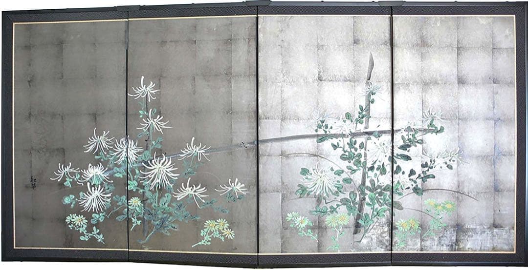 四つ折り屏風　日本画　銀箔彩色　竹垣に菊