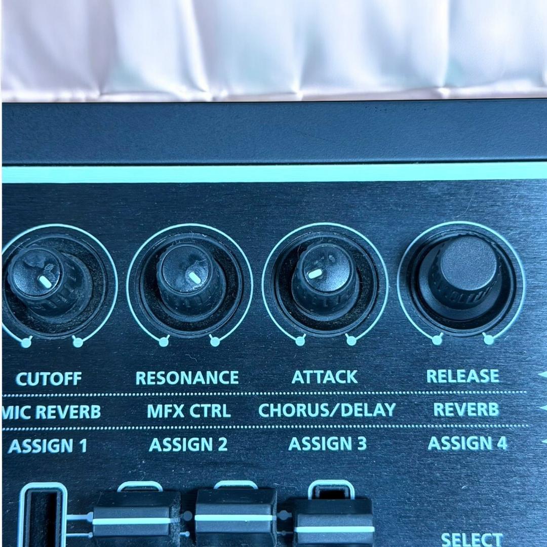 美品 希少限定カラー ローランド JUNO-DS61B 61鍵盤 シンセサイザー