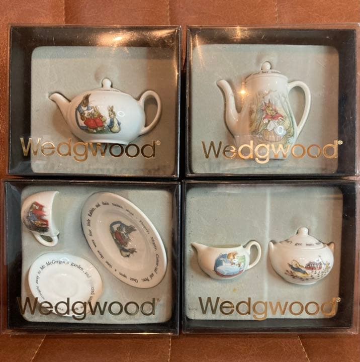 ウェッジウッド　ミニチュア　ピーターラビット　4箱セット　黒壷 