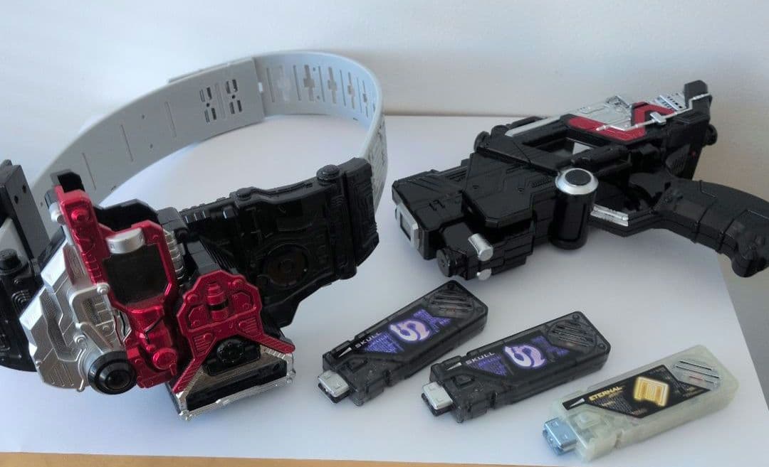 あの仮面ライダースカルのロストドライバーとスカルマグナム　2/10まで出品