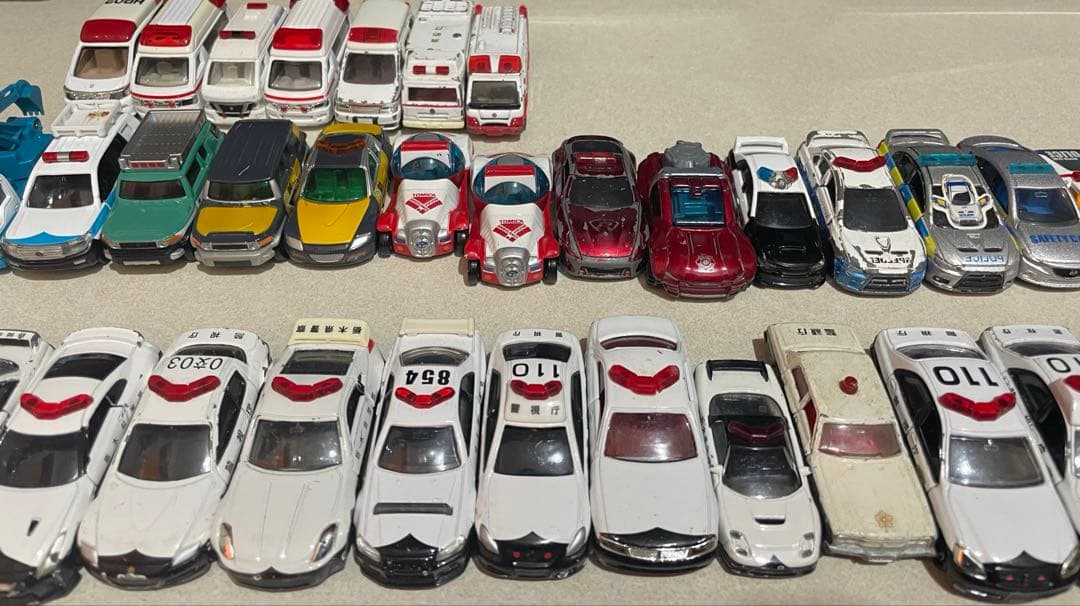 トミカ救急車•警察車両系　ミニカーまとめ売り54台セット