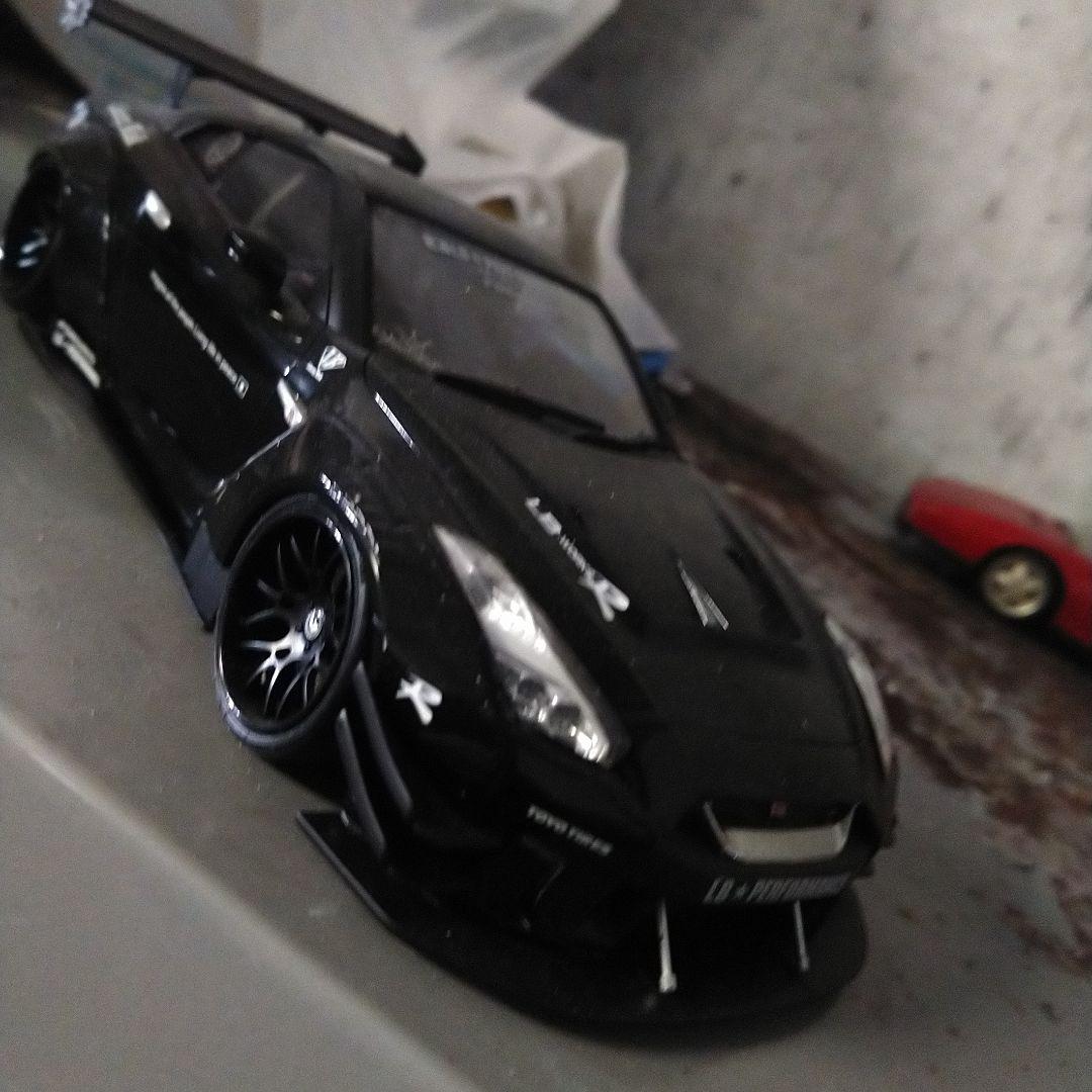 アオシマ1/24日産GT-R35リバティウォークLBGT-R完成品