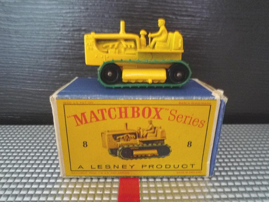 MATCHBOX N°8C CATERPILLAR TRACTOR 1961