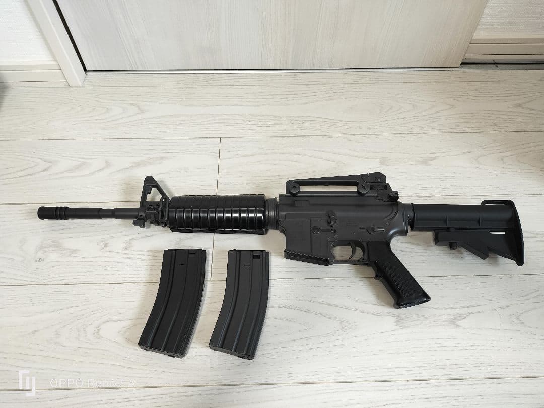 東京マルイ M4A1カービン スタンダード電動ガン 予備マガジン付き