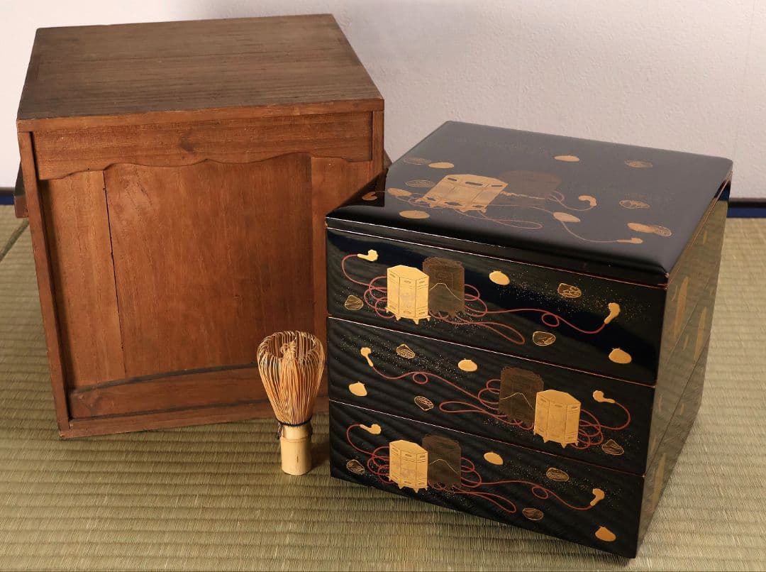 木製漆器 貝桶 金蒔絵 三段 重箱 黒塗 朱塗 梨地 雛 漆芸【MA745】