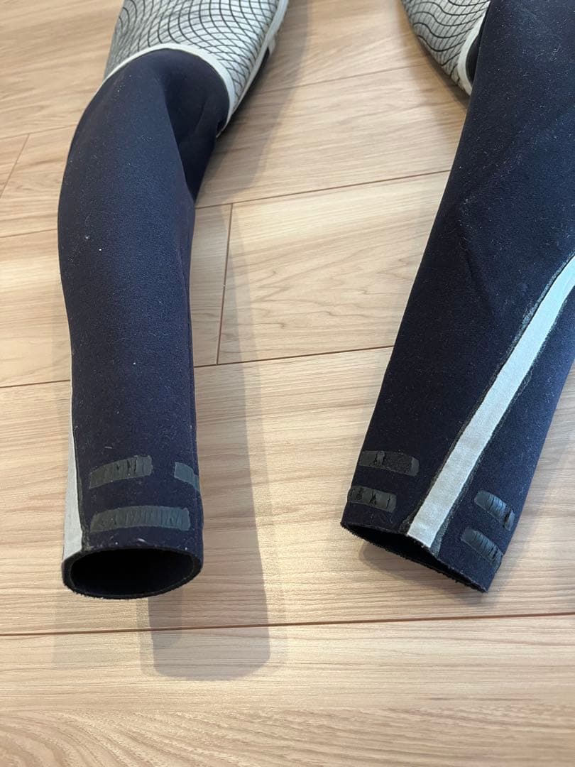 【美品】ハーレーSサイズ　フード付きセミドライウェットスーツ5mm