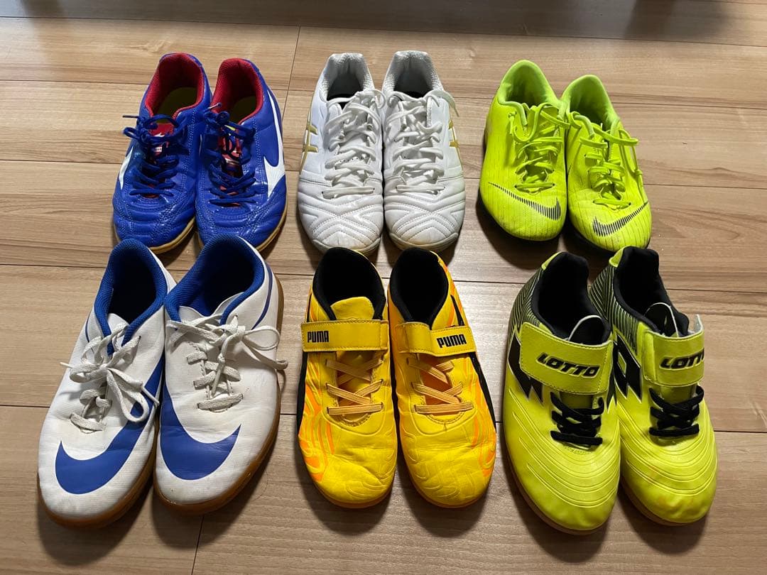 フットサルシューズとトレーニングウェアセット